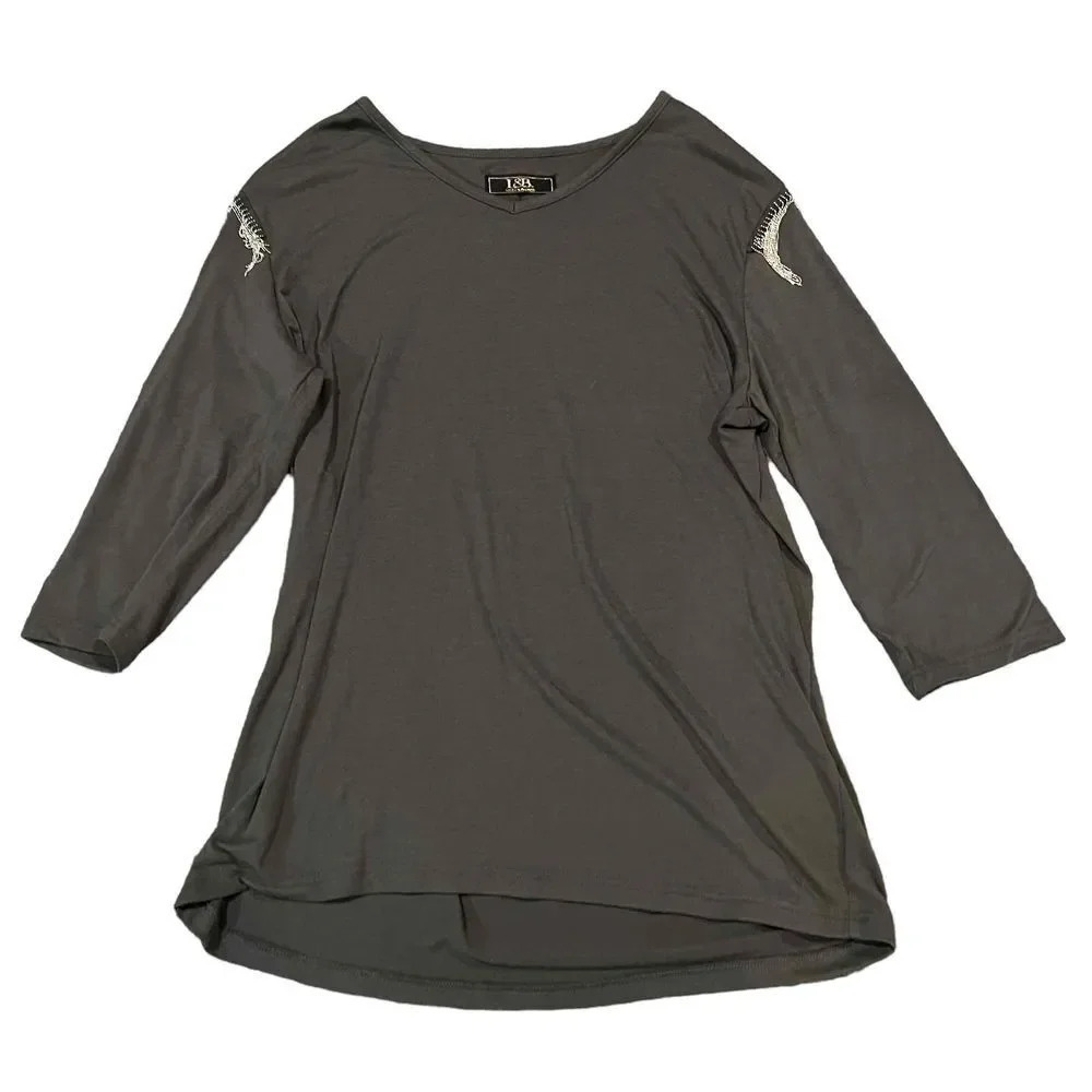 Lucky & Blessed Women's Medium Gray 3/4 Sleeve Embellished Shoulder Detail‎ Top